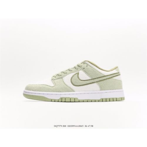 Nike SB Zoom Dunk Low  Fleece DQ7579-300